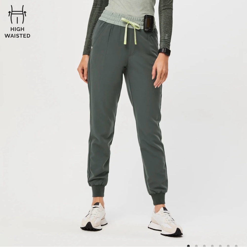 FIGS Tatu slim cargo joggers